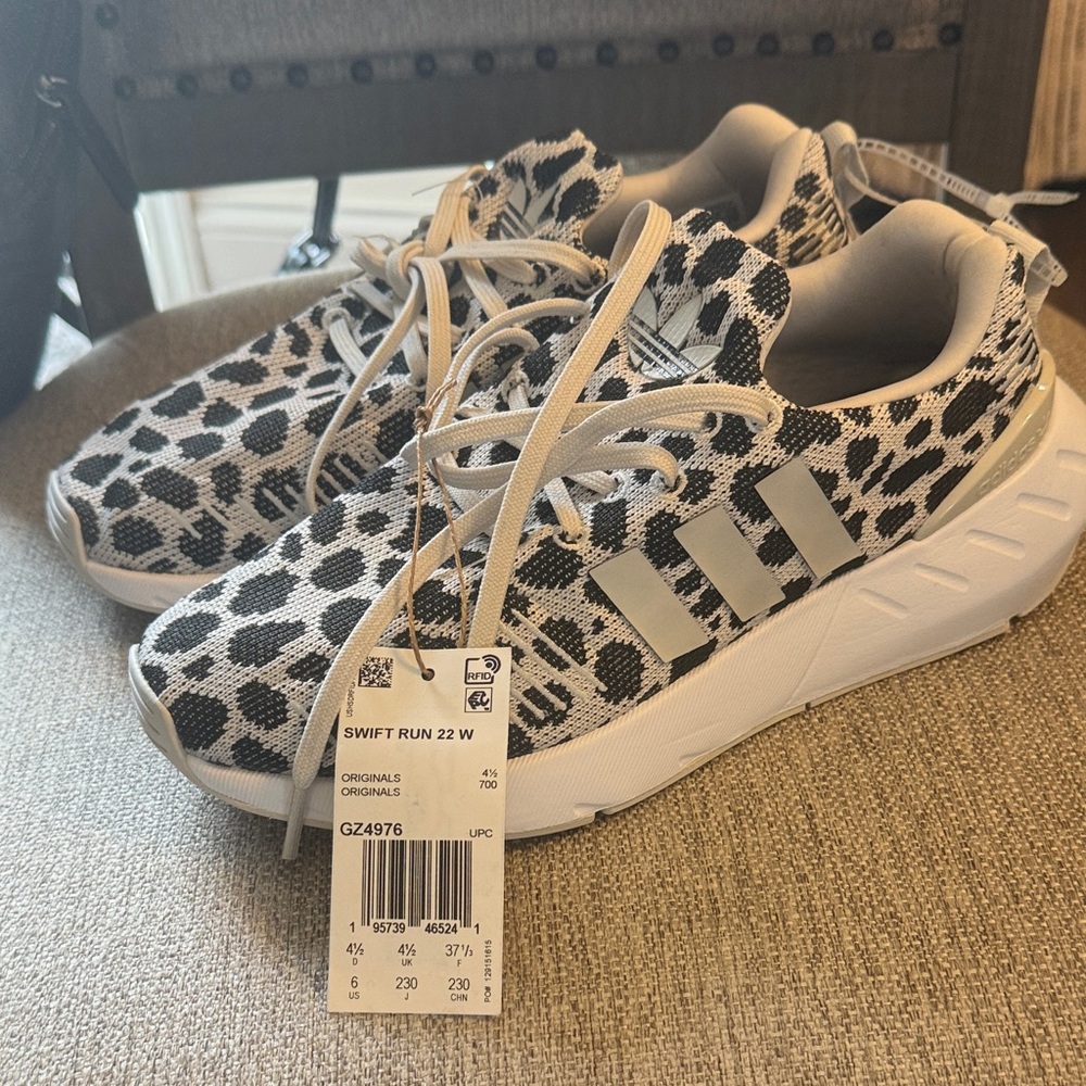 Adidas Women Swift Run 22 Shoes - Black and White Leopard size 6
